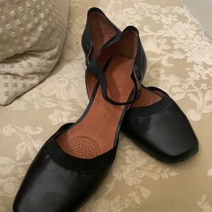 Never worn. Extremely comfortable